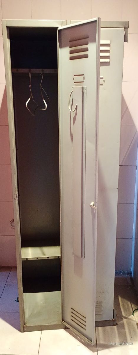 Taquillas metálicas antiguas - 76 & 77