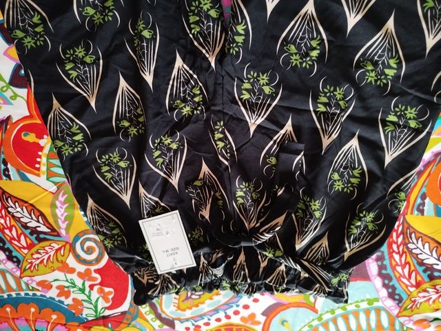 Pantaloni larghi neri e verdi