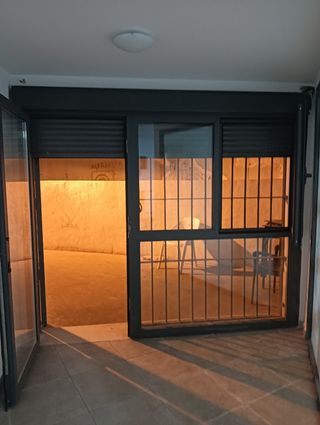 Puerta blindada cristal & aluminio