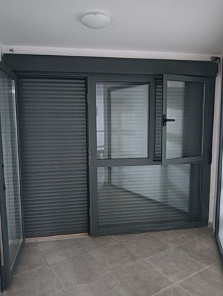 Puerta blindada cristal & aluminio