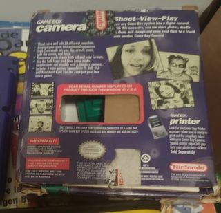 Game Boy Cámara verde con su caja original 