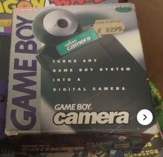 Game Boy Cámara verde con su caja original 