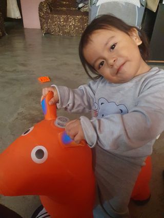 Niñera cariñosa y con mucha paciencia.