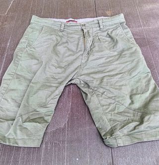 Pantalón corto verde oliva