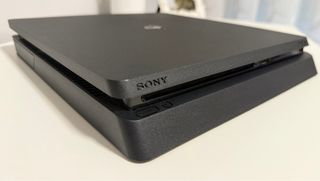 PS4 (PlayStation 4) Slim Negra