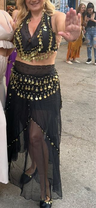 Baile del vientre: Conjunto negro y dorado