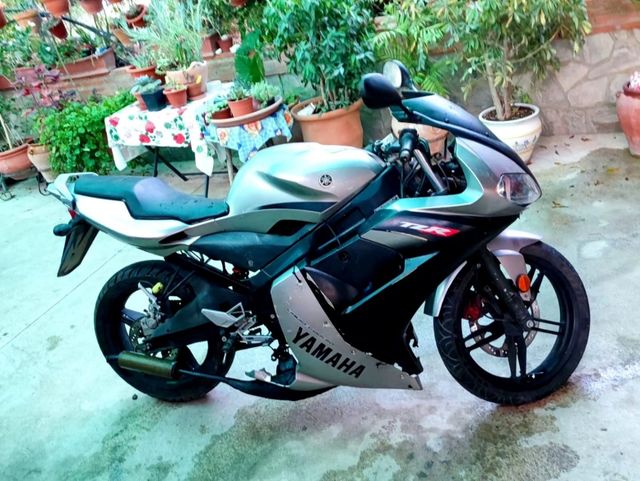 Yamaha TZR - Moto de serie