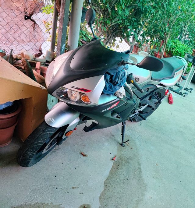 Yamaha TZR - Moto de serie