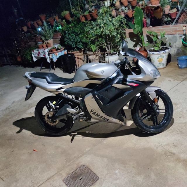 Yamaha TZR - Moto de serie