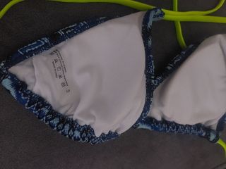 Bikini azul y amarillo