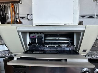 Impresora HP Deskjet 2540 + cartuchos