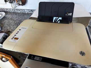 Impresora HP Deskjet 2540 + cartuchos