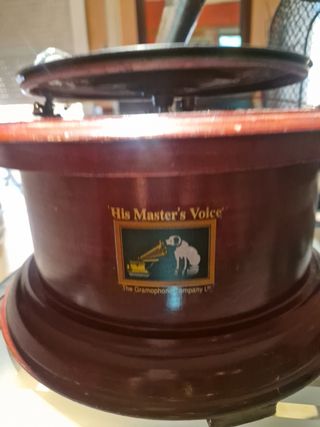 Gramófono antiguo His Master's Voice