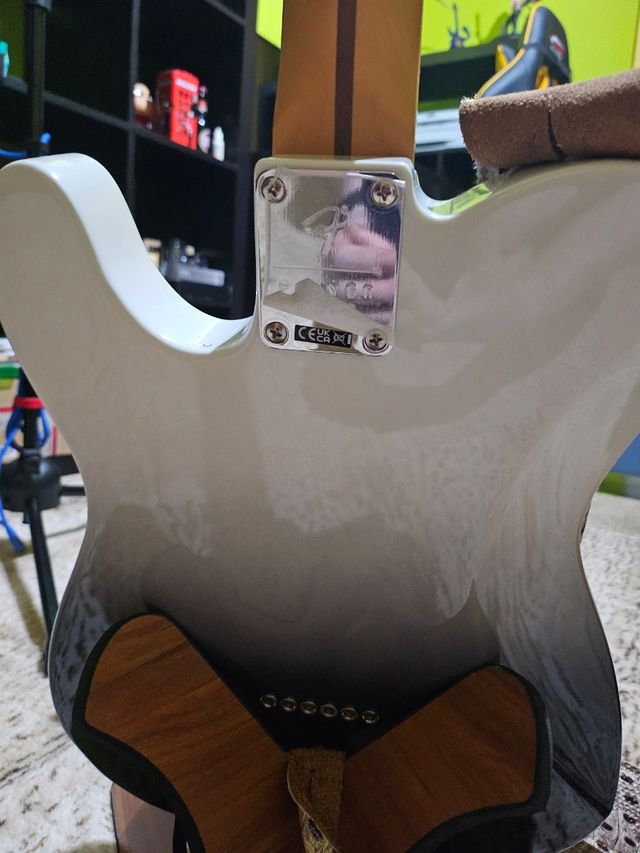 Fender Player Plus Tele Silver Smoke + Golpeador.