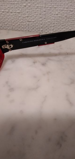 Gafas Carolina Herrera rojas y negras