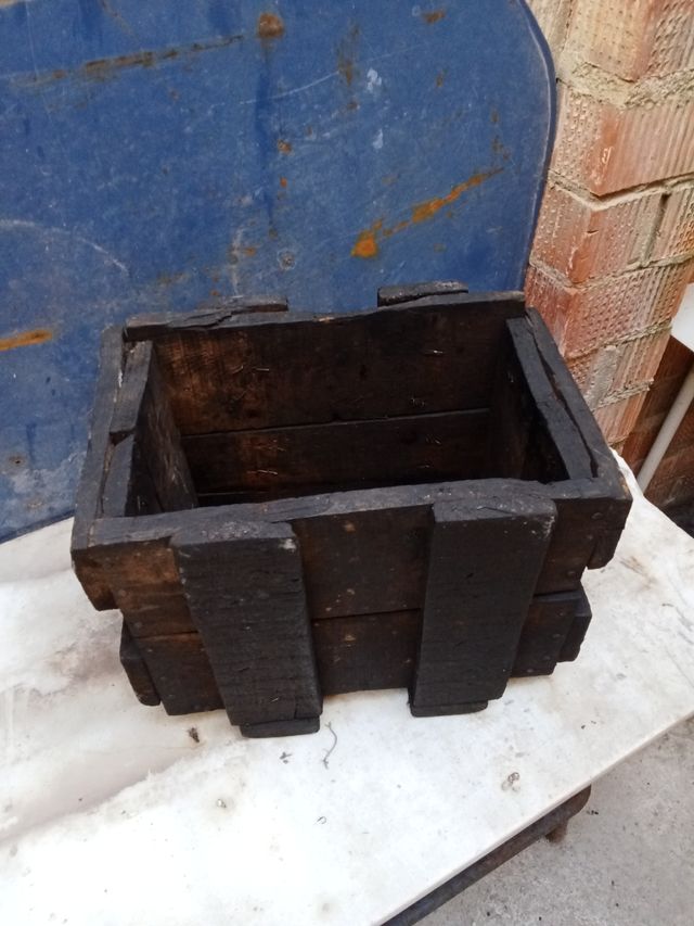 Caja madera antigua