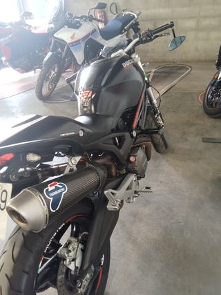 Ducati Monster 696 - Impecable