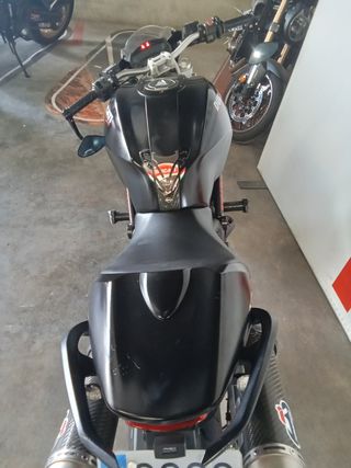 Ducati Monster 696 - Impecable