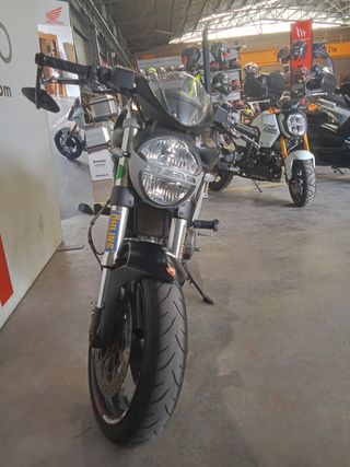 Ducati Monster 696 - Impecable