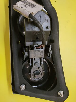 PILOTO TRASERO IZQUIERDO SEAT CORDOBA 6L PORTON