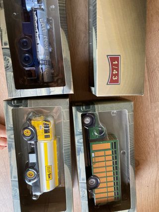 4 camiones escala 1/43