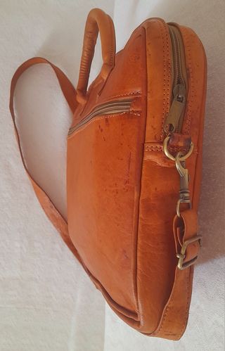 Bolso de piel marrón