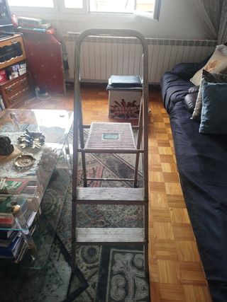 Escalera plegable metálica