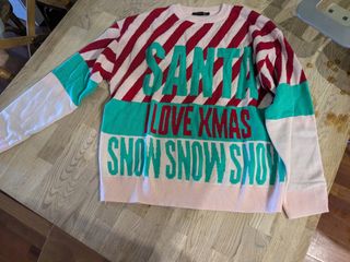 Jersey navideño rayas rojas
NUEVO sin estrenar
