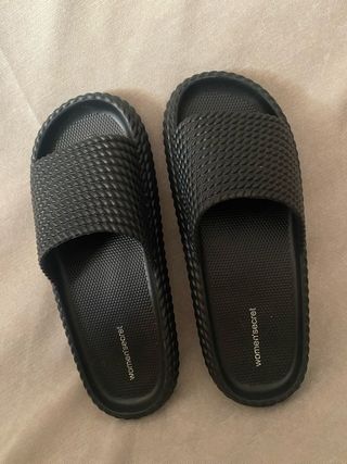 Chanclas negras Women Secret