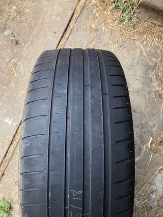 Neumático Michelin Pilot Sport 245/45/18