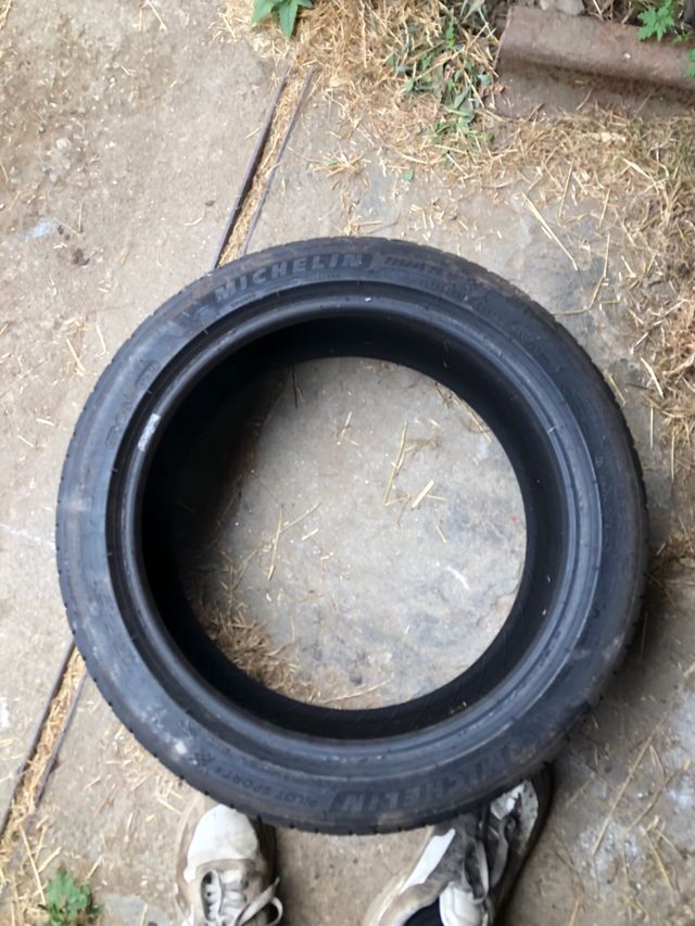 Neumático Michelin Pilot Sport 245/45/18