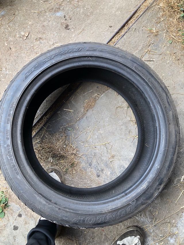 Neumático Dunlop Sport 245/45/18