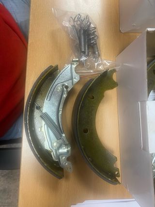 Zapatas Remolque Knott 200x50 UT001889