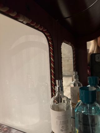 Vitrina antigua de madera y cristal