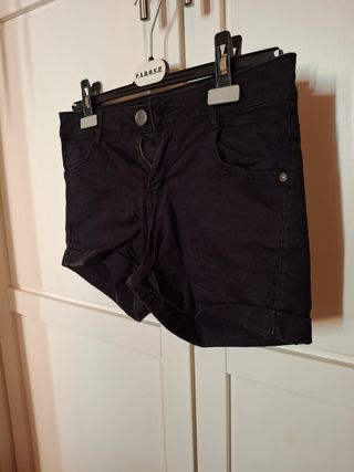 Shorts neri aderenti