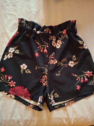 Shorts floreali neri