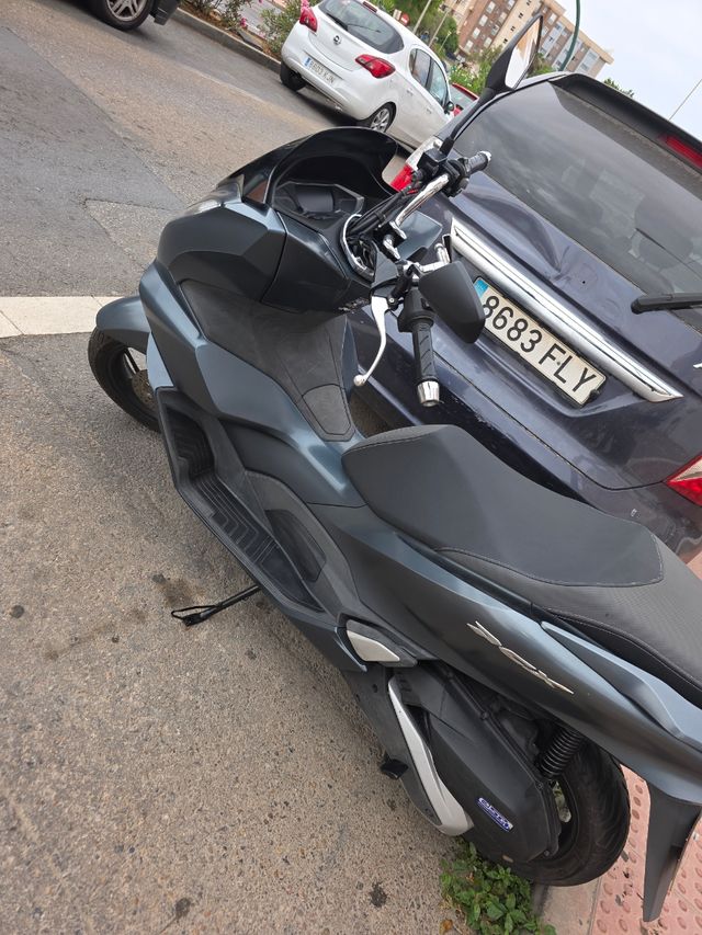 Honda PCX 125 - Scooter