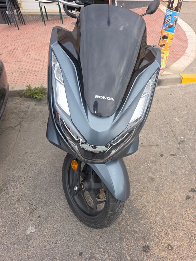 Honda PCX 125 - Scooter