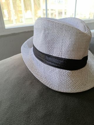 Sombrero blanco c/cinta negra