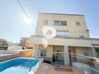 Chalet en venta en Sant Vicenç dels Horts