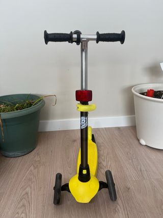 Patinete 3 ruedas amarillo Globber