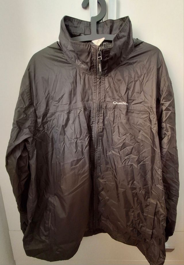 Chubasquero Quechua negro plegable