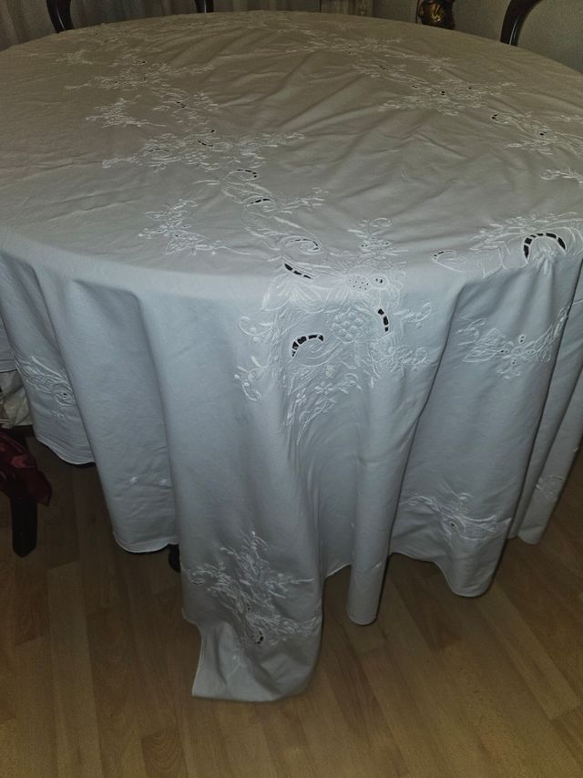 Mantel Blanco Bordado - Algodón y Lino