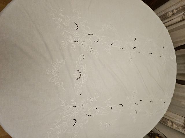 Mantel Blanco Bordado - Algodón y Lino