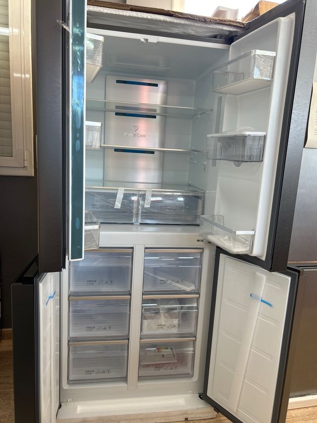 Frigorífico TCL 4 puertas - Metal Cool