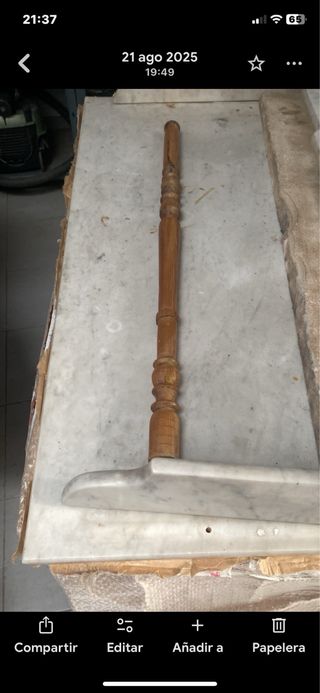 Cómoda antigua de pino y mármol