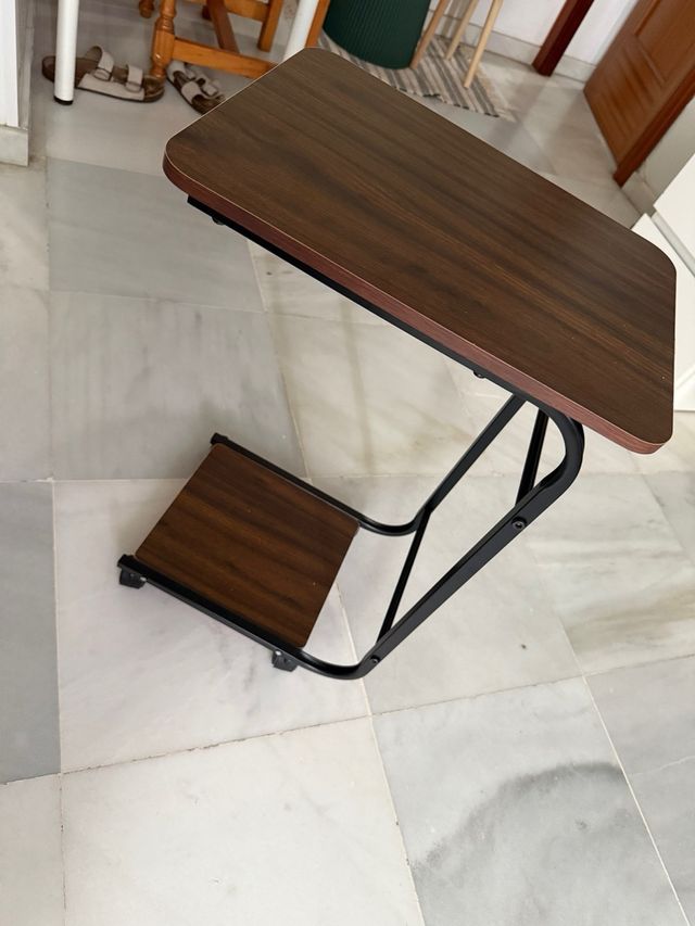Mesa auxiliar móvil - marrón y negra