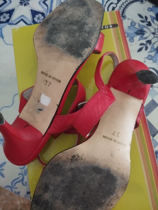 Sandalias rojas piel tacón bajo nº37