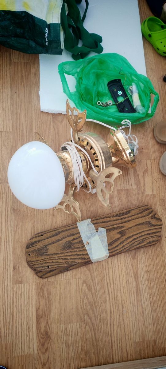 Ventilador techo vintage marrón dorado con luz