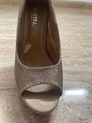 Zapatos MARYPAZ dorados, talla 37